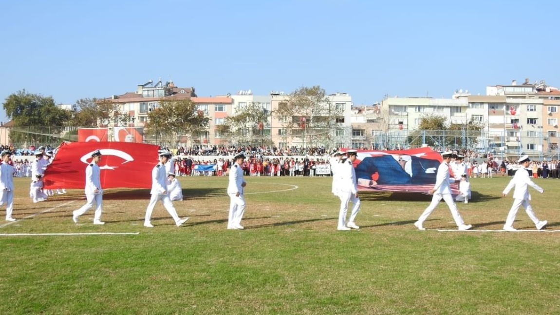 Cumhuriyet Bayramımızı tüm okulumuzla büyük bir coşkuyla  kutladık!